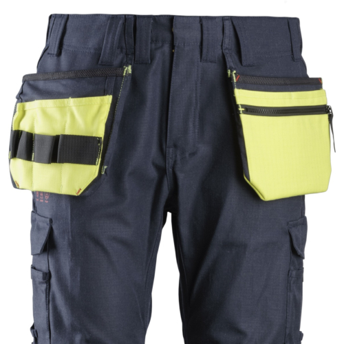 Wielofunkcyjne, dołączone kieszenie kaburowe