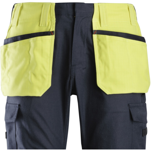 Dołączone kieszenie kaburowe